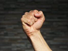 В Борисове мужчина ударил фельдшера бригады скорой помощи. Теперь он будет отвечать по закону