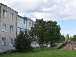 Как идет модернизация трехэтажки в д. Большая Ухолода