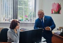 Депутат Палаты представителей Руслан Косыгин работает в округе