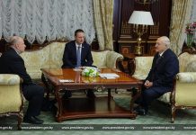 Александр Лукашенко на встрече в Минске предложил российскому бизнесмену Владимиру Потанину тесное сотрудничество с Беларусью