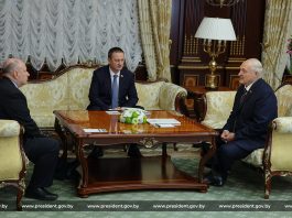 Александр Лукашенко на встрече в Минске предложил российскому бизнесмену Владимиру Потанину тесное сотрудничество с Беларусью Александр Лукашенко на встрече в Минске предложил российскому бизнесмену Владимиру Потанину тесное сотрудничество с Беларусью