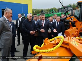 Александр Лукашенко совершил рабочую поездку в Логойский район Минской области, где посетил ООО «АМКОДОР-ЛЕСМАШ» Александр Лукашенко совершил рабочую поездку в Логойский район Минской области, где посетил ООО «АМКОДОР-ЛЕСМАШ»