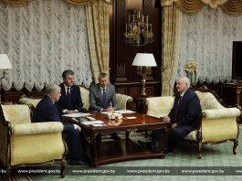 Александр Лукашенко провел встречу с губернатором Ульяновской области России Алексеем Русских
