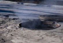 Осторожно, кипяток: почему запрещено подходить к местам парения и разлива воды, рассказали в энергогазинспекции