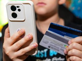 «Твоя мама в тюрьме»: как мошенники выманивают у детей семейные сбережения «Твоя мама в тюрьме»: как мошенники выманивают у детей семейные сбережения