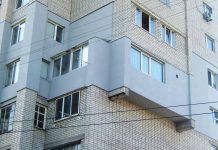Кто должен утеплять окна и двери в съемной квартире, объяснили в МЖКХ