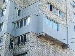 Кто должен утеплять окна и двери в съемной квартире, объяснили в МЖКХ