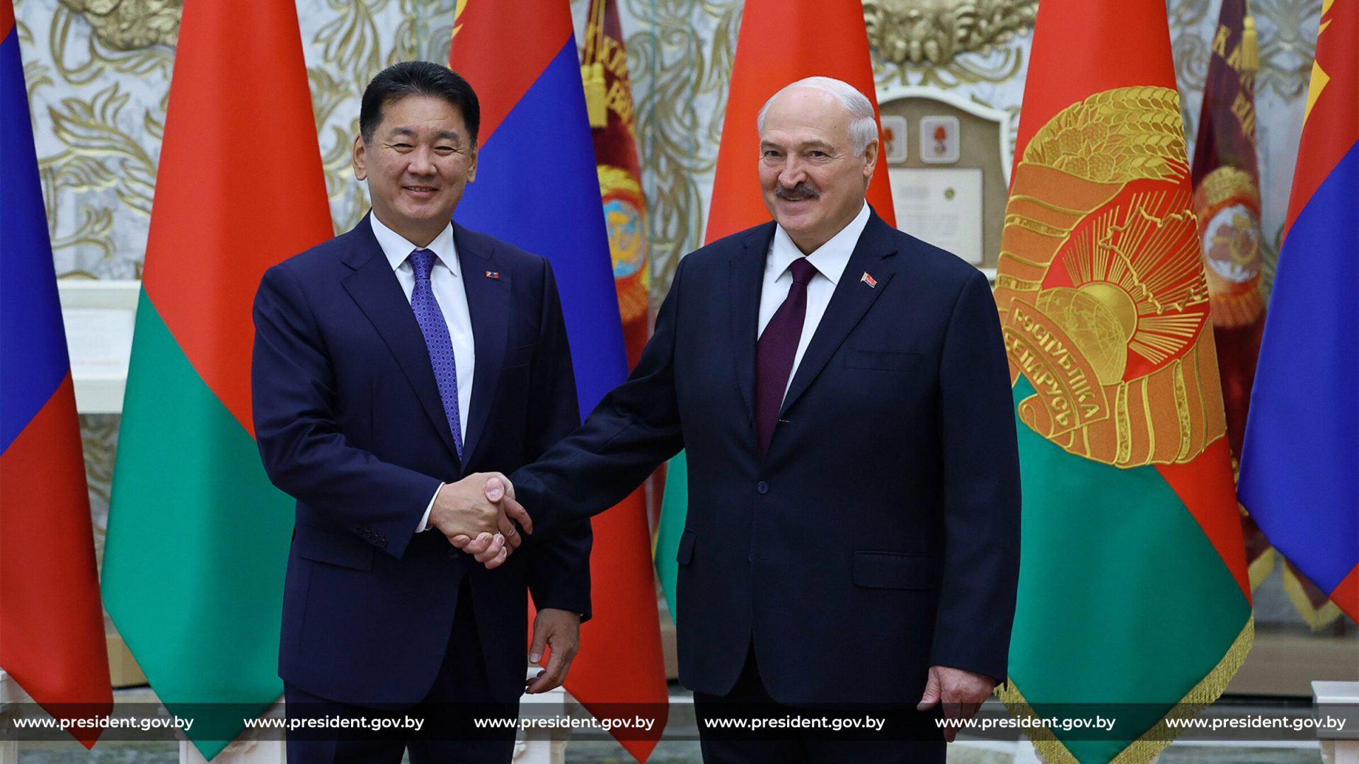 Александр Лукашенко проводит официальные переговоры с Президентом Монголии Ухнаагийн Хурэлсухом во Дворце Независимости