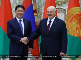 Александр Лукашенко проводит официальные переговоры с Президентом Монголии Ухнаагийн Хурэлсухом во Дворце Независимости