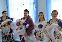 Три принцессы и богатырь! В Борисовском роддоме поздравили мам, чьи дети родились 14 октября