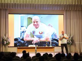 Шестикратный рекордсмен Книги рекордов Гиннесса и основатель белорусского гиревого жима Вячеслав Хоронеко провел авторскую встречу с учащимися средней школы №25