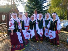 Народный коллектив авторской песни «Белазоры» уже три десятилетия сохраняет и приумножает музыкальное наследие родного края Народный коллектив авторской песни «Белазоры» уже три десятилетия сохраняет и приумножает музыкальное наследие родного края