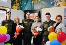 Трогательная традиция. Военнослужащие 72 ОУЦ встретились с родителями