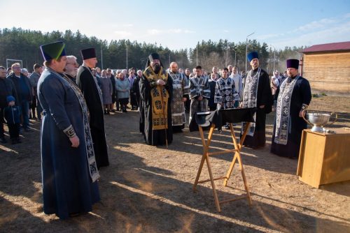 Епископ Амвросий совершил освящение креста и купола для строящегося Борисо-Глебского храма города Борисова