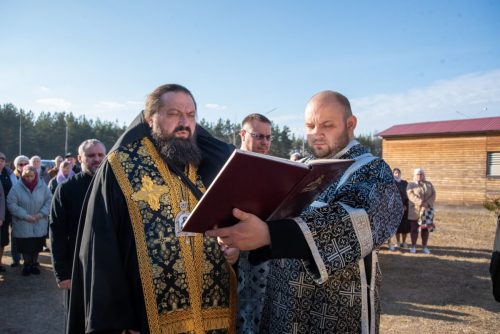 Епископ Амвросий совершил освящение креста и купола для строящегося Борисо-Глебского храма города Борисова
