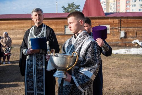 Епископ Амвросий совершил освящение креста и купола для строящегося Борисо-Глебского храма города Борисова