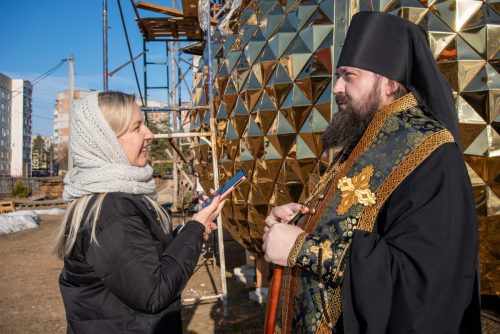 Епископ Амвросий совершил освящение креста и купола для строящегося Борисо-Глебского храма города Борисова