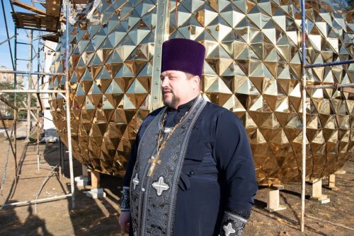 Епископ Амвросий совершил освящение креста и купола для строящегося Борисо-Глебского храма города Борисова