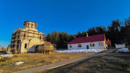 Епископ Амвросий совершил освящение креста и купола для строящегося Борисо-Глебского храма города Борисова